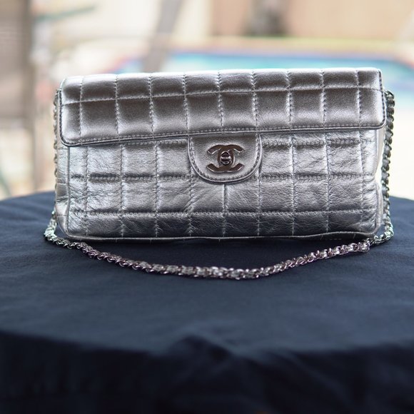 CHANEL Chocolate Bar Chain Shoulder Bag - Picture 2 of 7